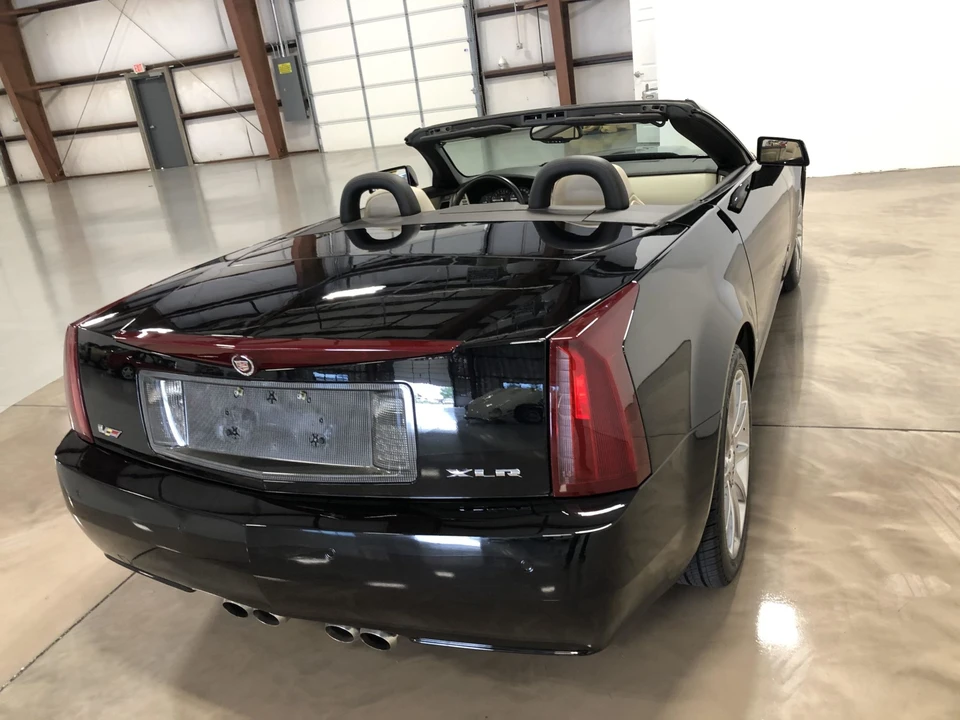 2006 Cadillac XLR-V - Image 14 of 31