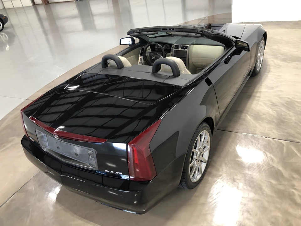 2006 Cadillac XLR-V - Image 15 of 31