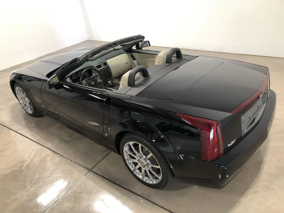 2006 Cadillac XLR-V - Image 9 of 31