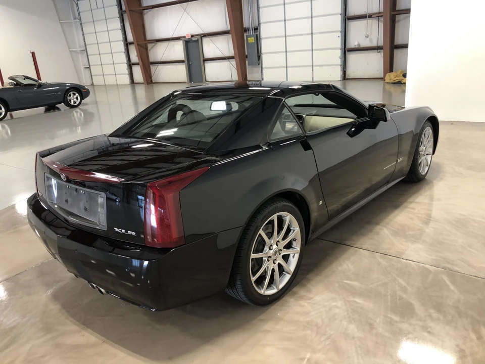 2006 Cadillac XLR-V - Image 16 of 31