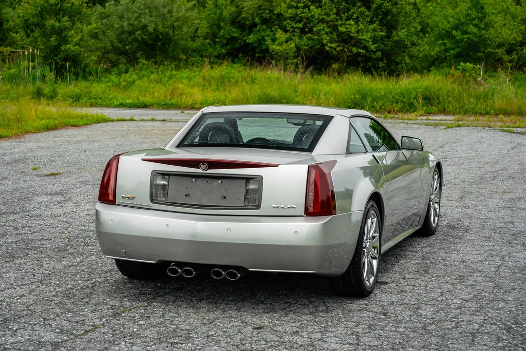 2006 Cadillac XLR-V - Image 28 of 31