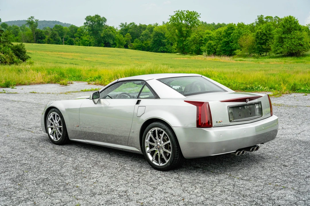 2006 Cadillac XLR-V - Image 22 of 31