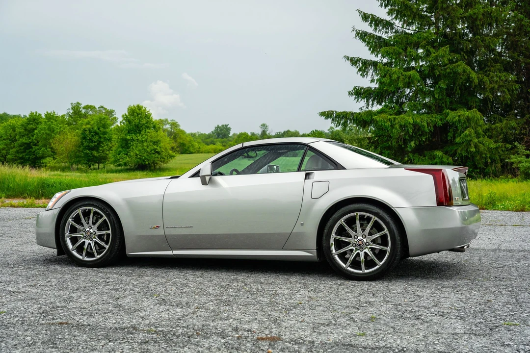 2006 Cadillac XLR-V - Image 19 of 31