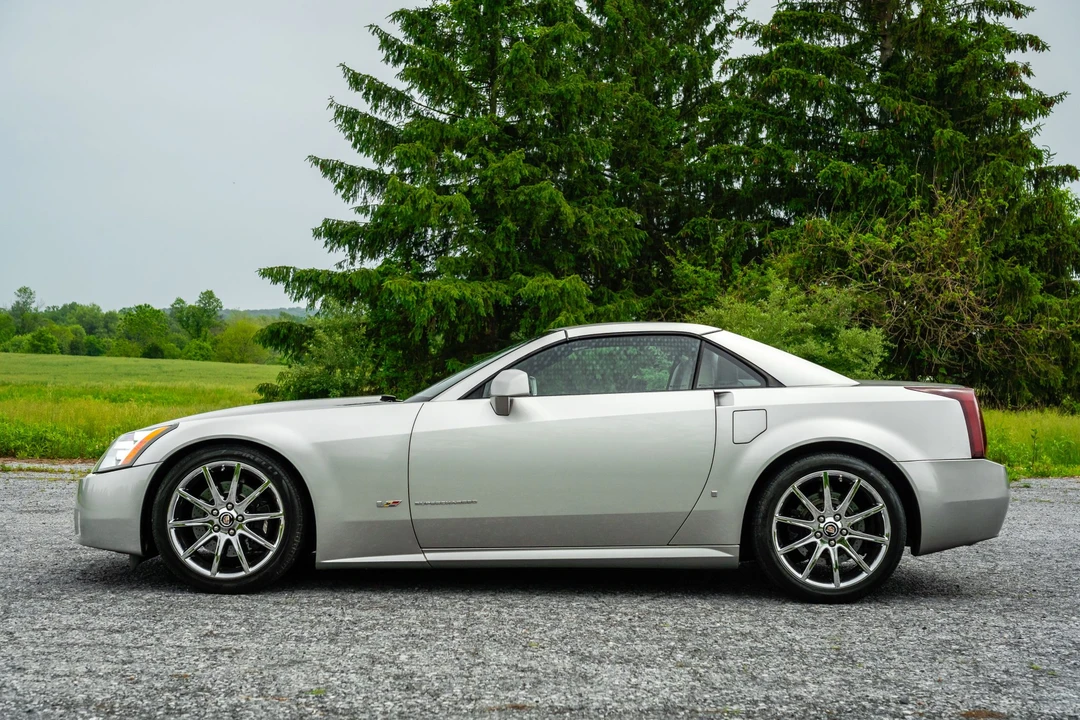 2006 Cadillac XLR-V - Image 18 of 31
