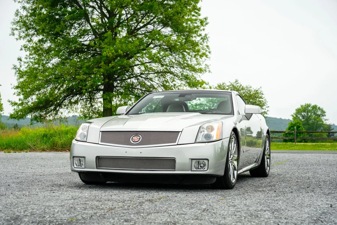 2006 Cadillac XLR-V - Image 2 of 31