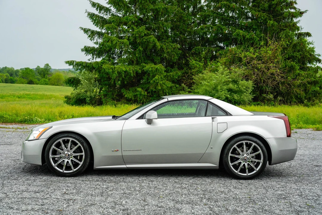 2006 Cadillac XLR-V - Image 15 of 31