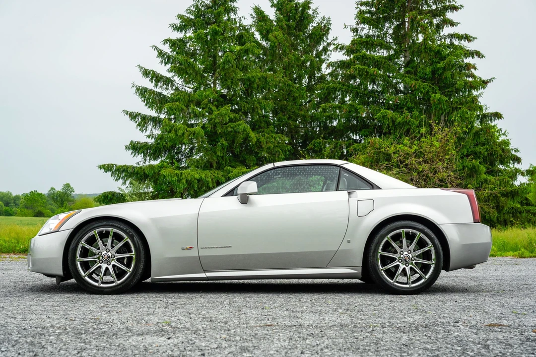 2006 Cadillac XLR-V - Image 16 of 31