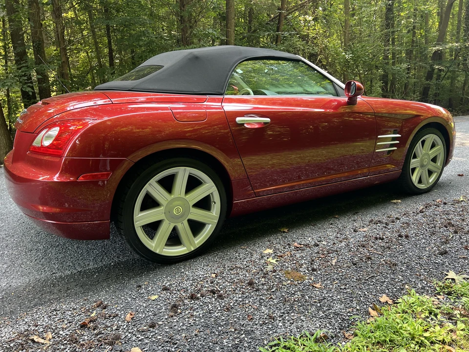 2006 Chrysler Crossfire - Image 10 of 31