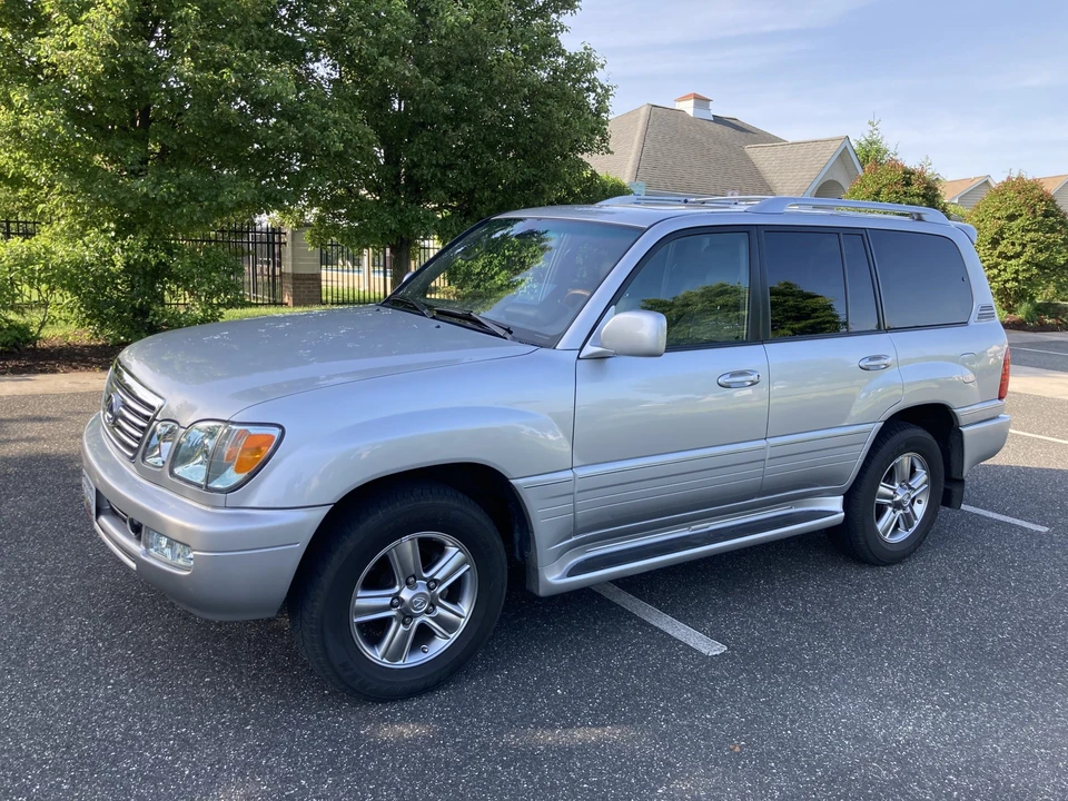 2006 Lexus LX 2nd Gen - Image 11 of 31