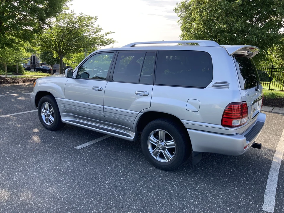 2006 Lexus LX 2nd Gen - Image 10 of 31