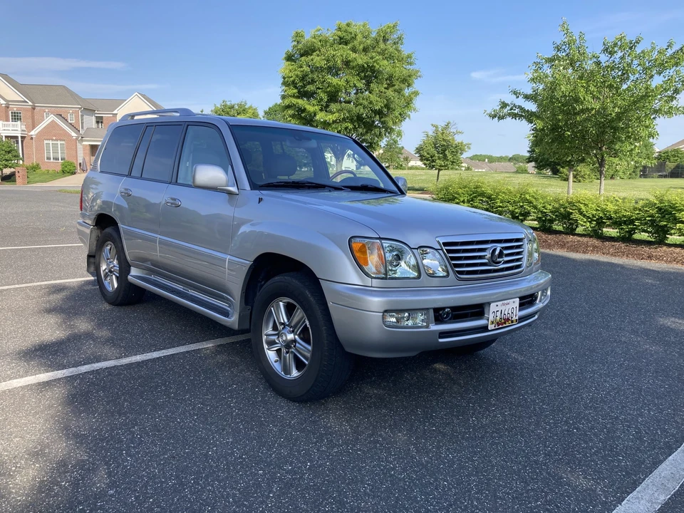 2006 Lexus LX 2nd Gen - Image 2 of 31