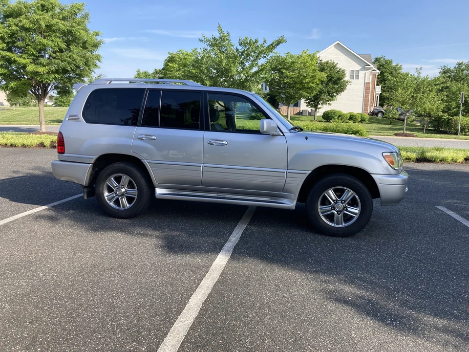 2006 Lexus LX 2nd Gen - Image 3 of 31
