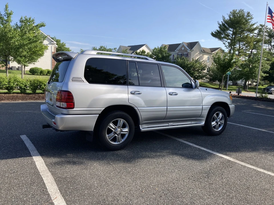 2006 Lexus LX 2nd Gen - Image 4 of 31