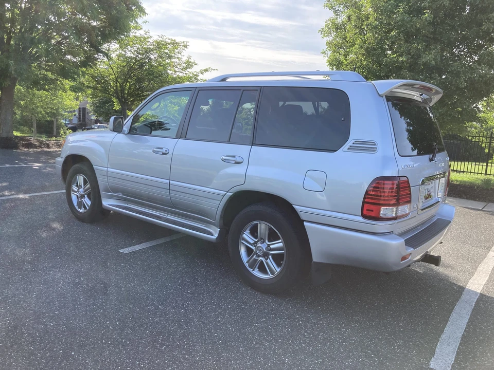 2006 Lexus LX 2nd Gen - Image 9 of 31