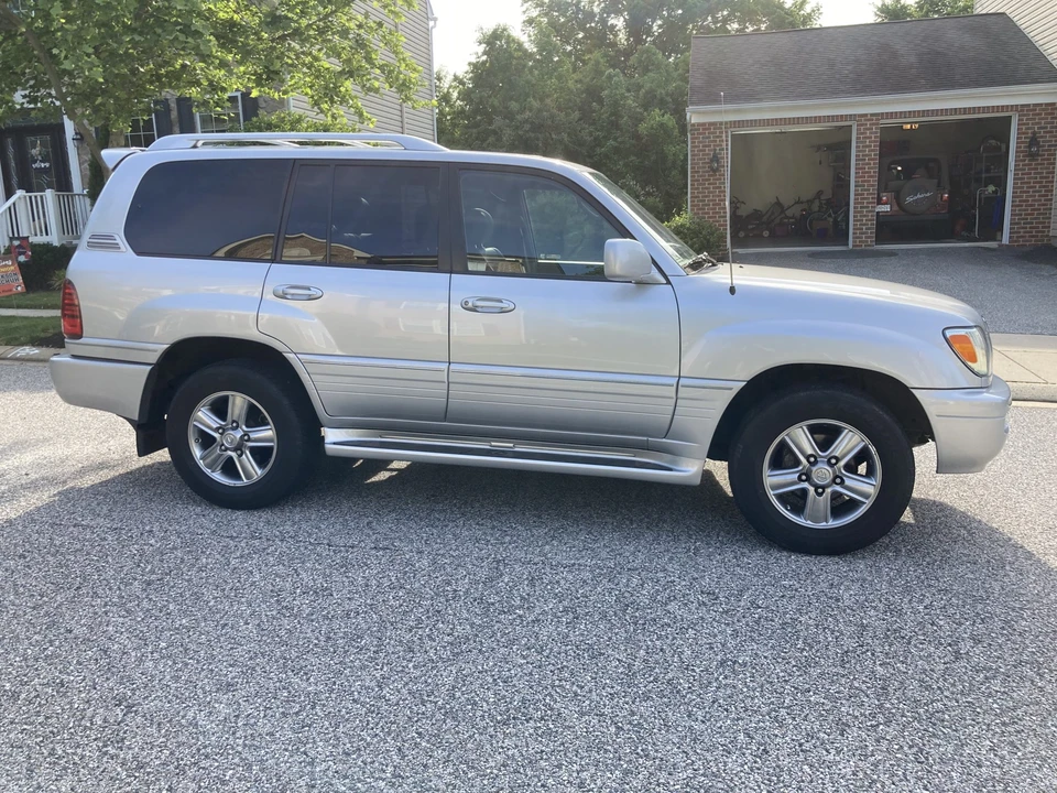 2006 Lexus LX 2nd Gen - Image 16 of 31