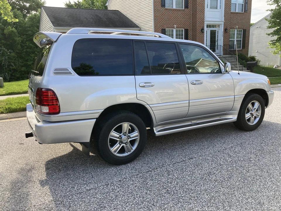 2006 Lexus LX 2nd Gen - Image 17 of 31