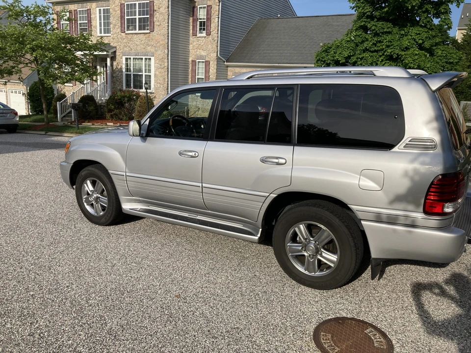 2006 Lexus LX 2nd Gen - Image 21 of 31