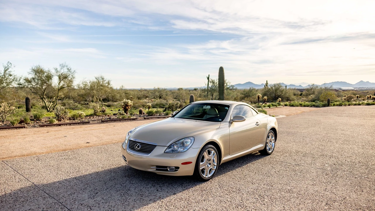 2007 Lexus SC430 - Image 2 of 31