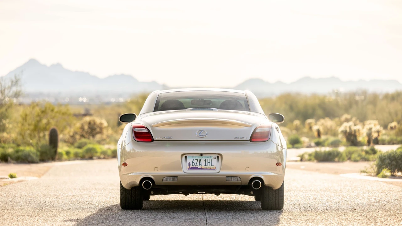 2007 Lexus SC430 - Image 18 of 31