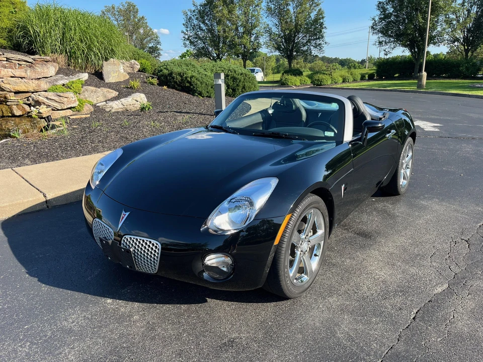 2007 Pontiac Solstice - Image 2 of 31
