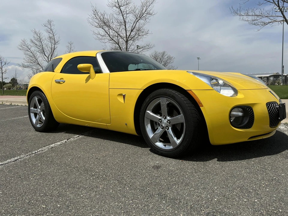 2007 Pontiac Solstice GXP - Image 2 of 31