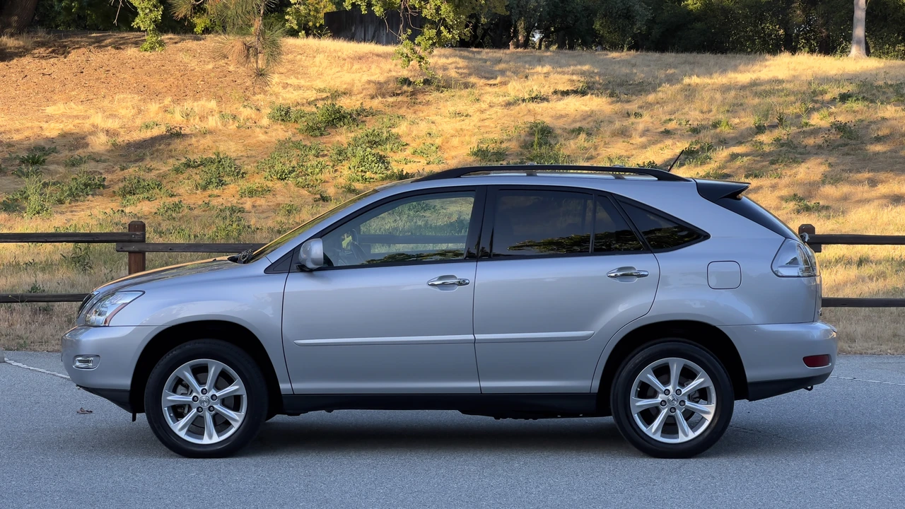 2009 Lexus RX 2nd Gen - Image 12 of 31