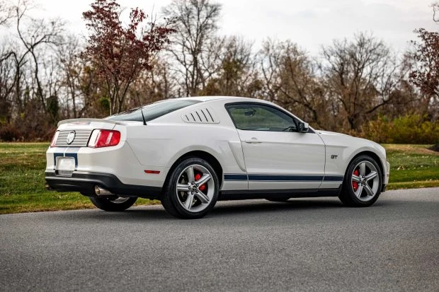 2010 Ford S197 Mustang - Image 2 of 7
