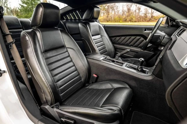 2010 Ford S197 Mustang - Image 4 of 7