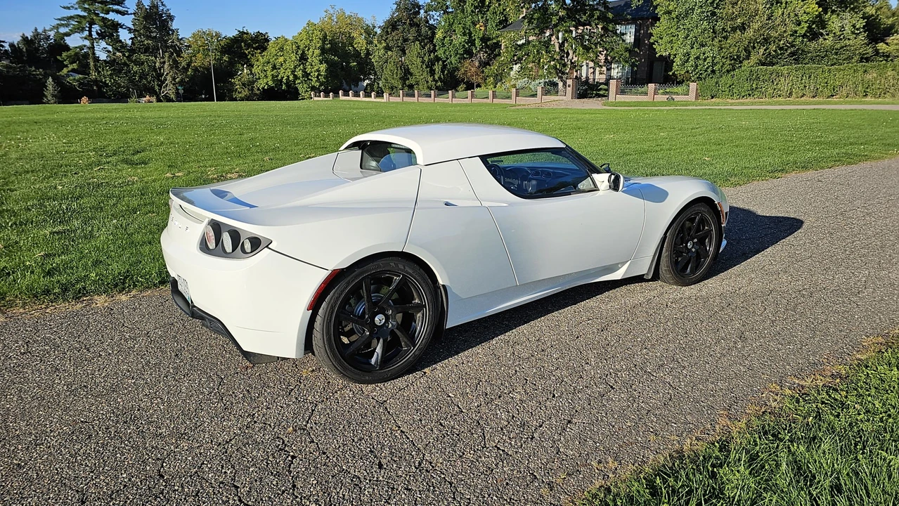 2010 Tesla Roadster - Image 9 of 31