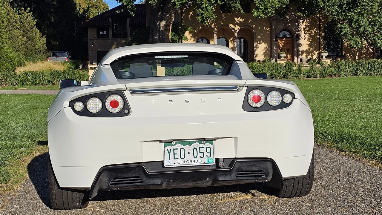 2010 Tesla Roadster - Image 18 of 31