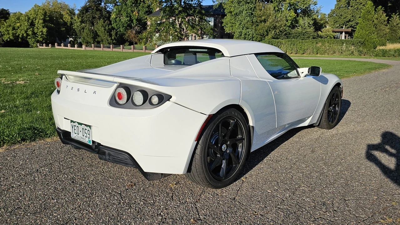 2010 Tesla Roadster - Image 10 of 31