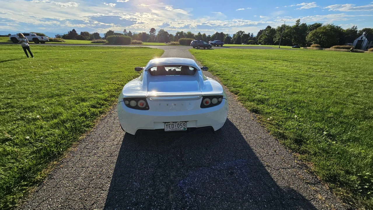 2010 Tesla Roadster - Image 14 of 31