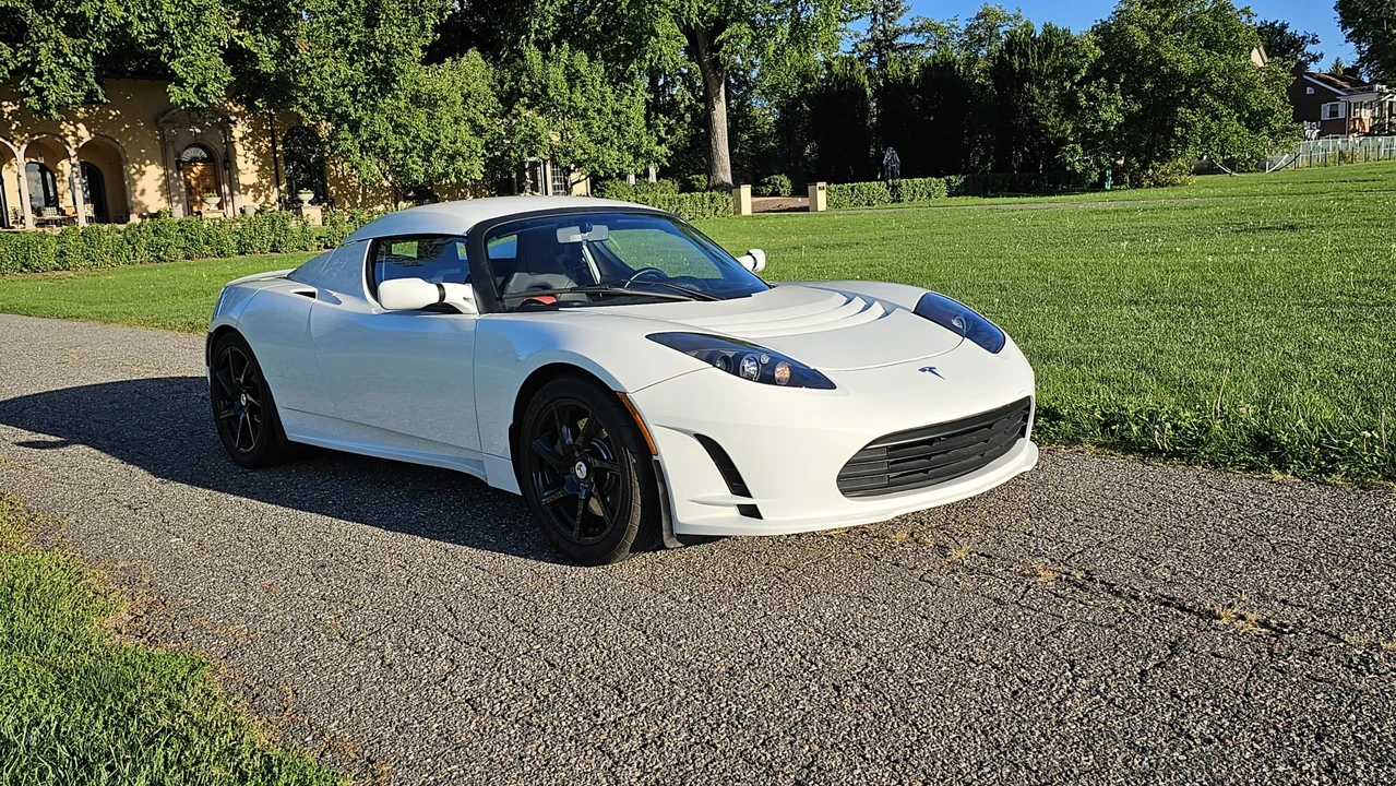 2010 Tesla Roadster - Image 3 of 31