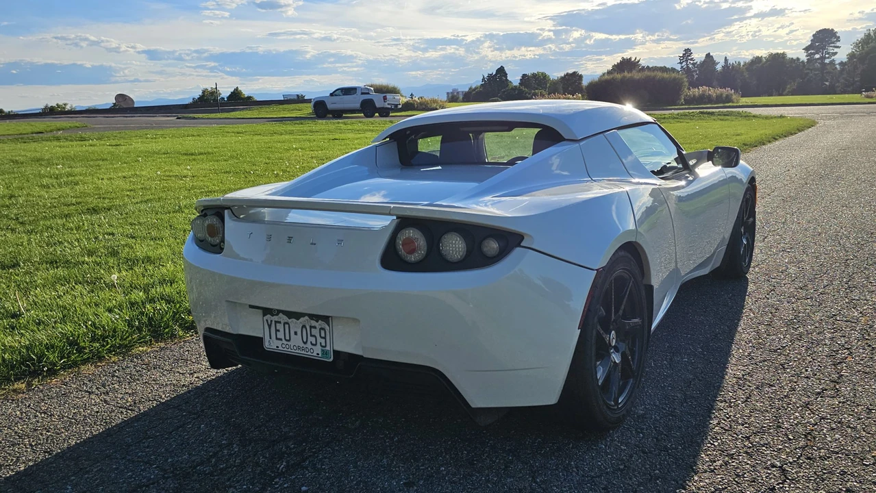 2010 Tesla Roadster - Image 11 of 31