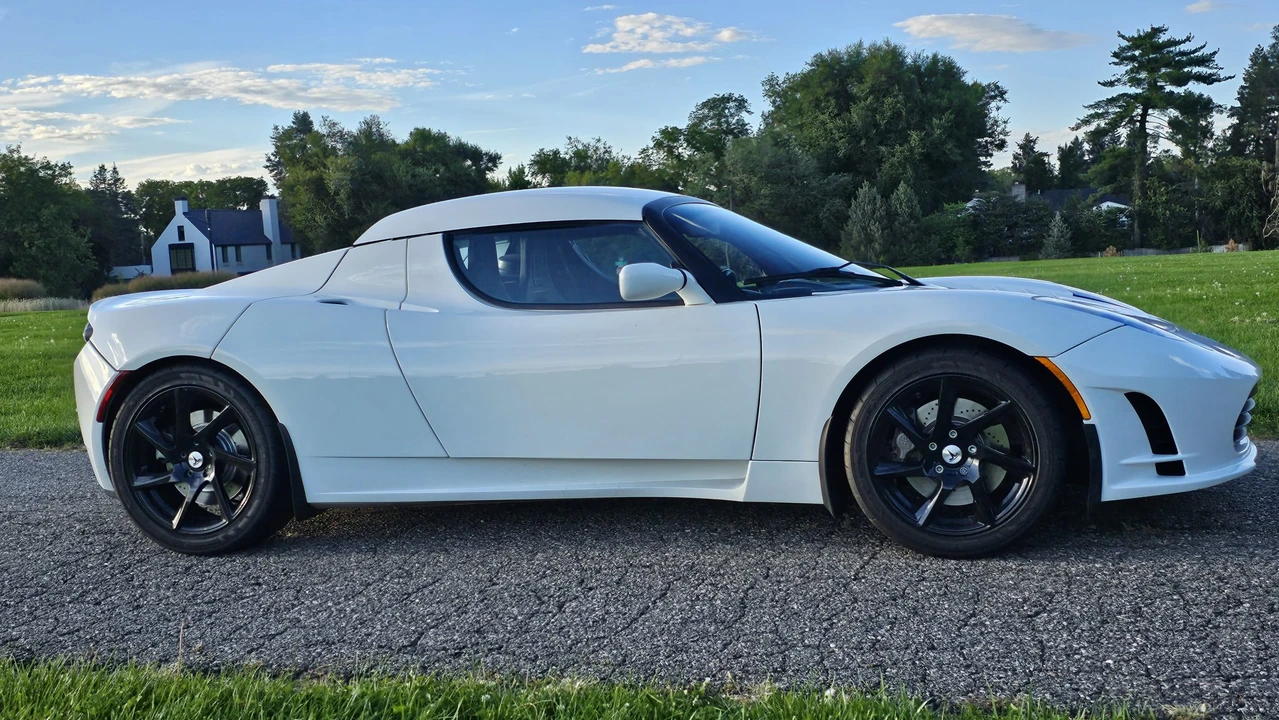 2010 Tesla Roadster - Image 8 of 31