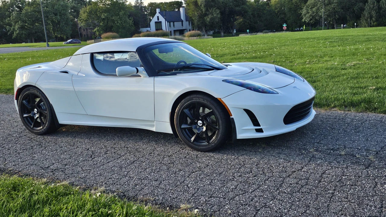 2010 Tesla Roadster - Image 7 of 31