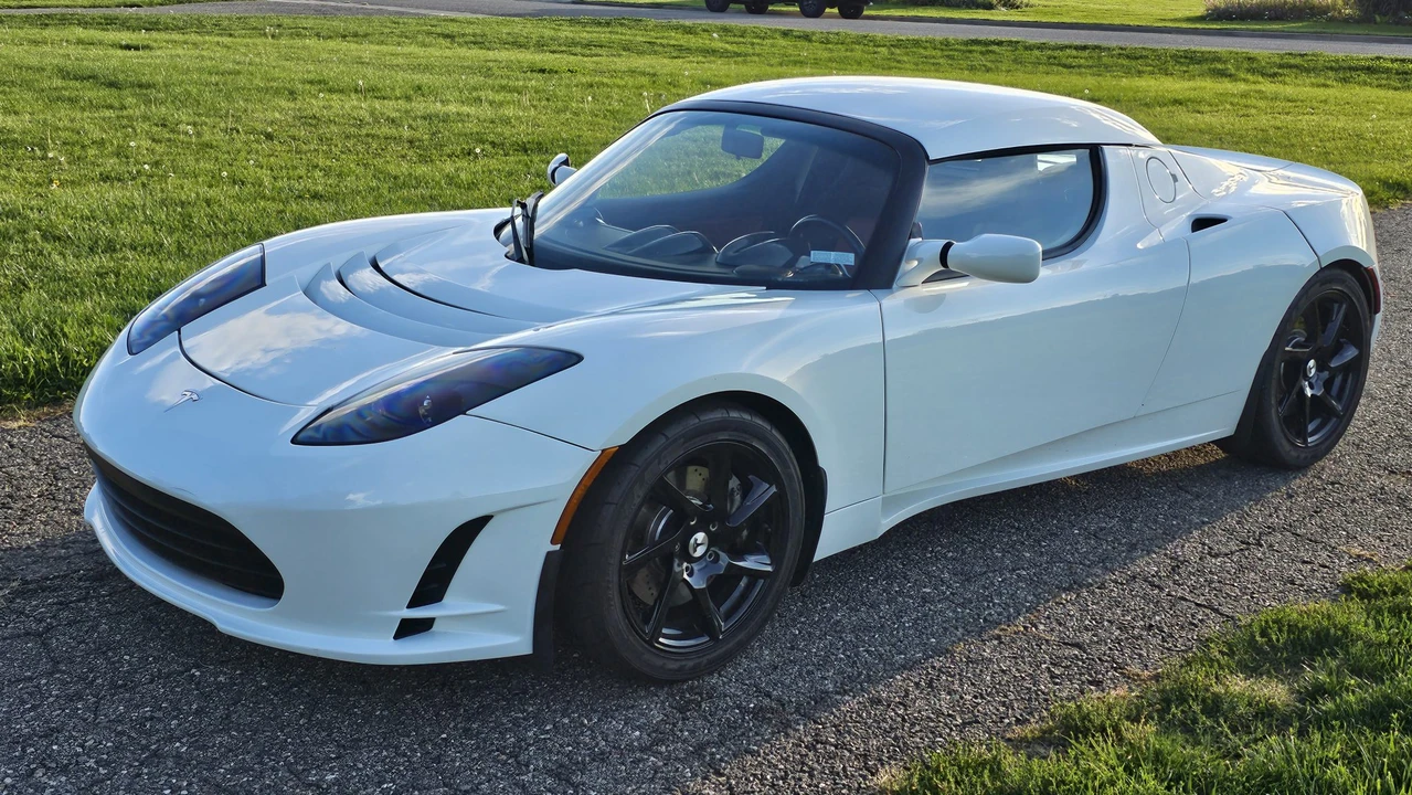 2010 Tesla Roadster - Image 21 of 31