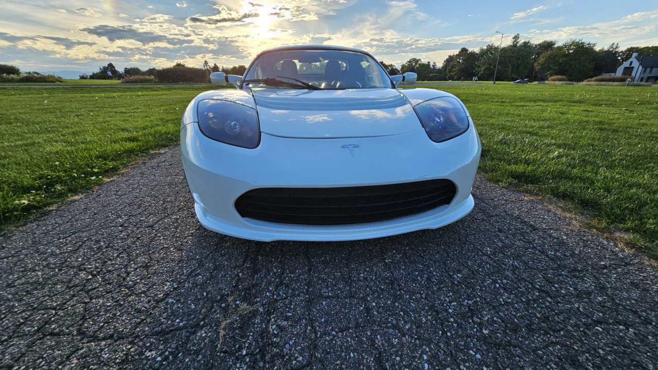 2010 Tesla Roadster - Image 25 of 31