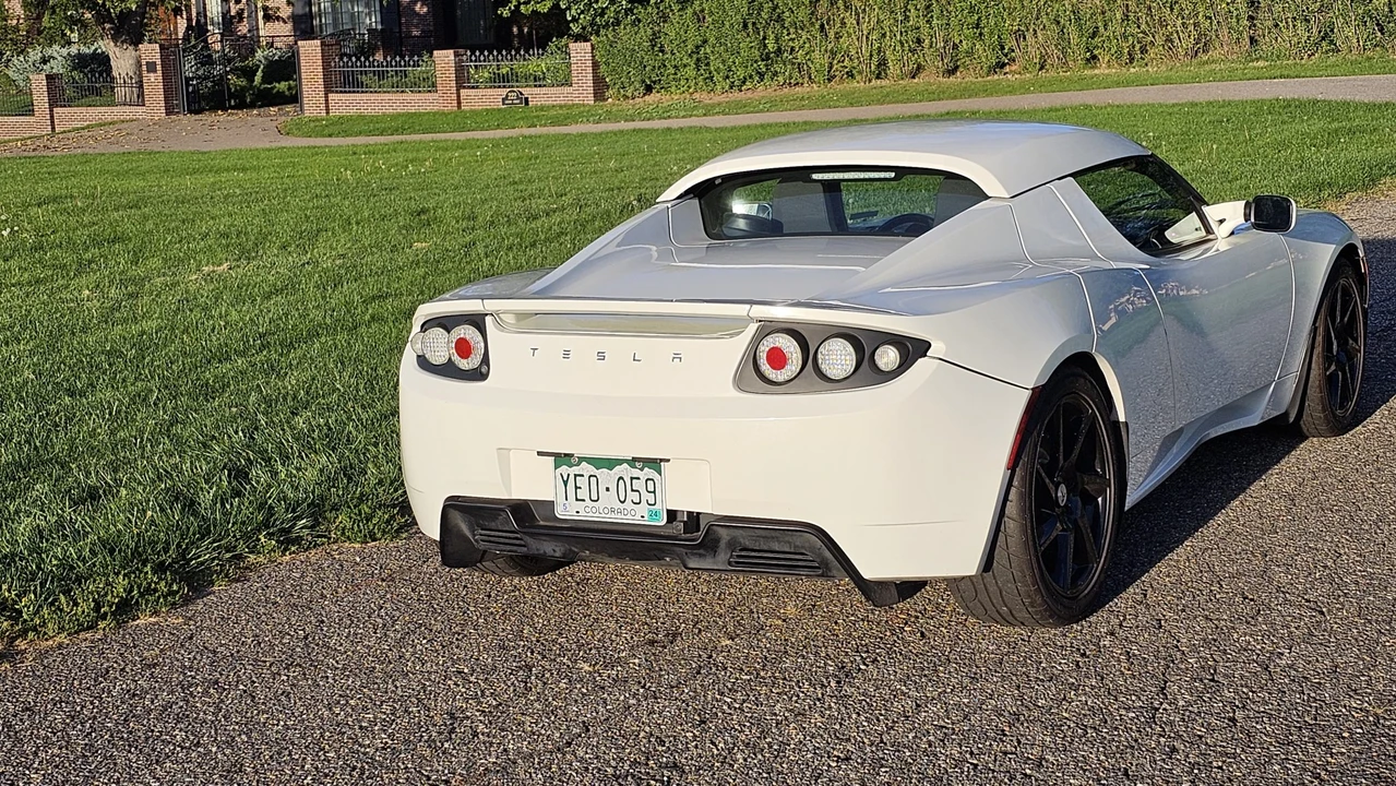 2010 Tesla Roadster - Image 12 of 31