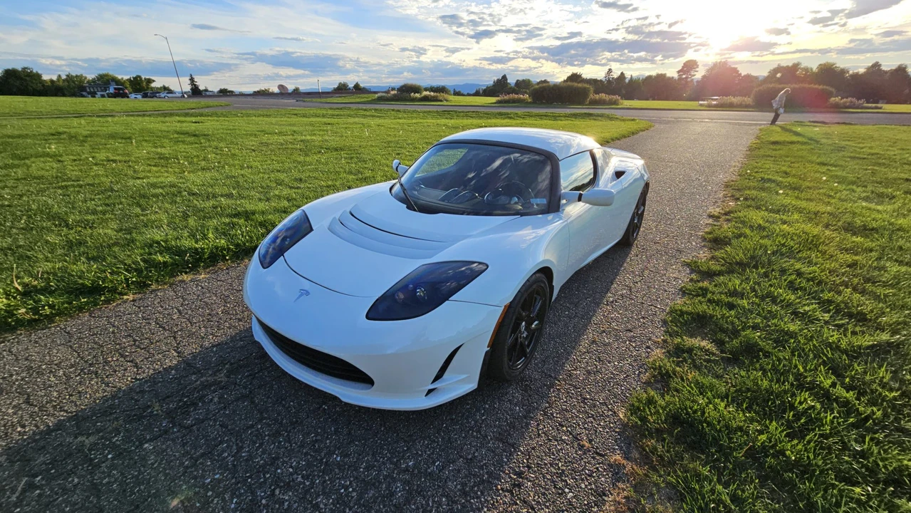 2010 Tesla Roadster - Image 24 of 31
