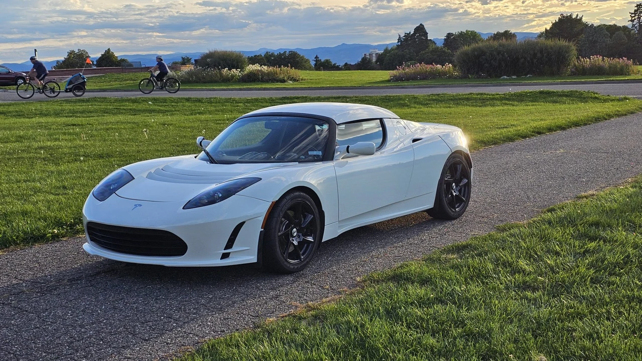 2010 Tesla Roadster - Image 23 of 31