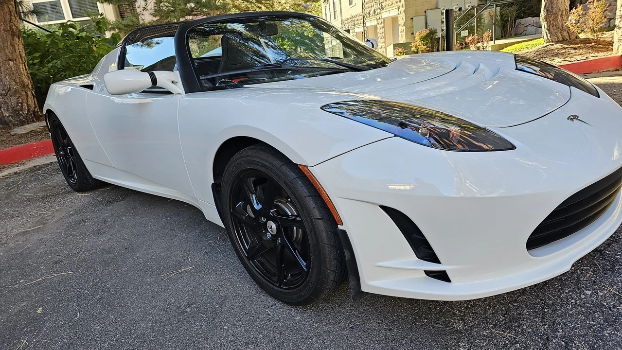2010 Tesla Roadster - Image 26 of 31
