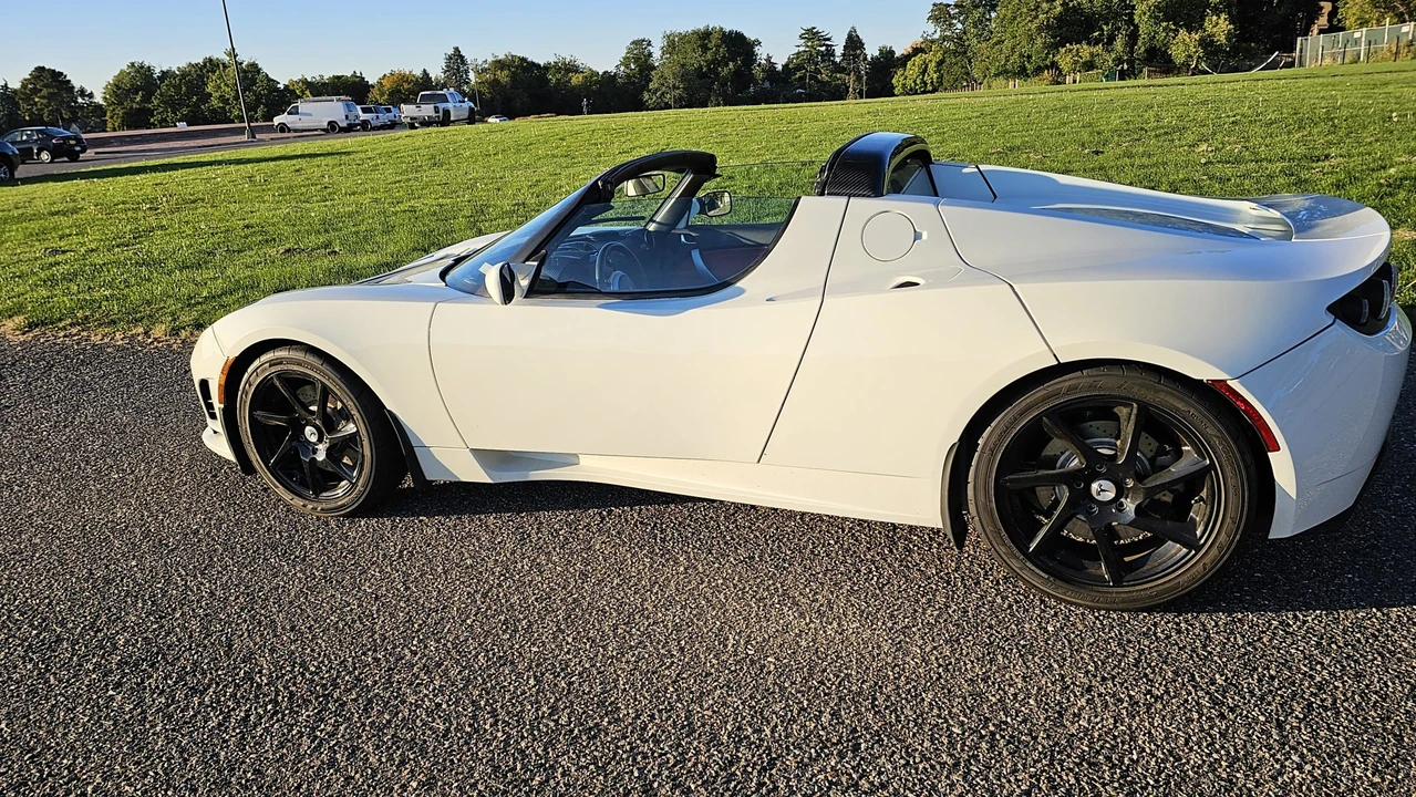 2010 Tesla Roadster - Image 30 of 31