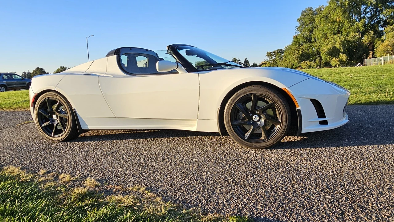 2010 Tesla Roadster - Image 28 of 31