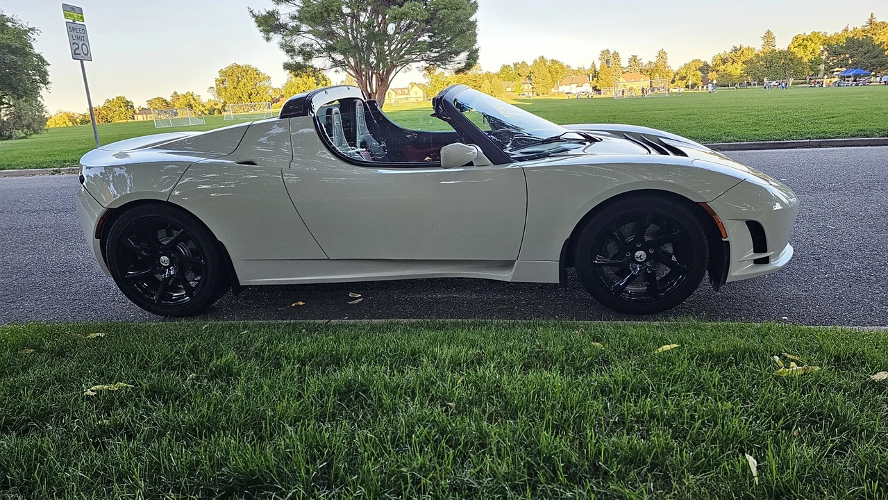 2010 Tesla Roadster - Image 29 of 31
