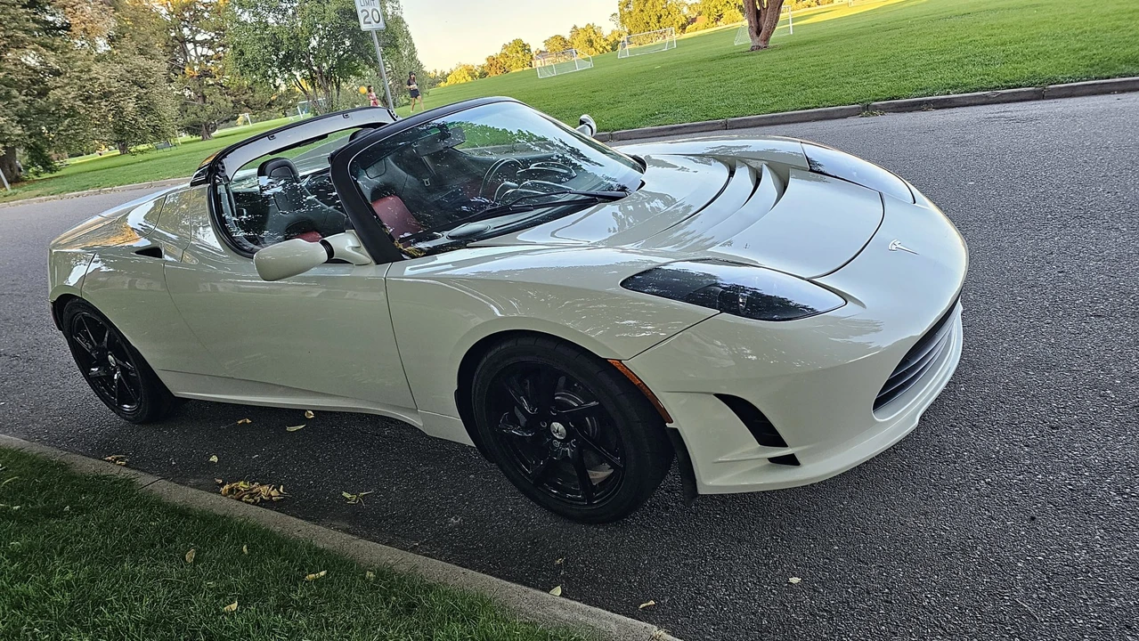 2010 Tesla Roadster - Image 27 of 31