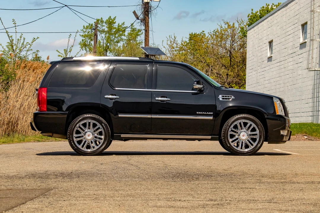 2011 Cadillac Escalade & EXT 3rd Gen - Image 28 of 31