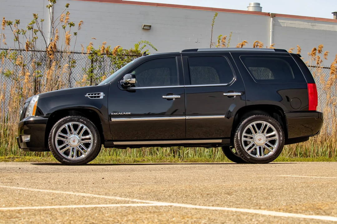 2011 Cadillac Escalade & EXT 3rd Gen - Image 17 of 31