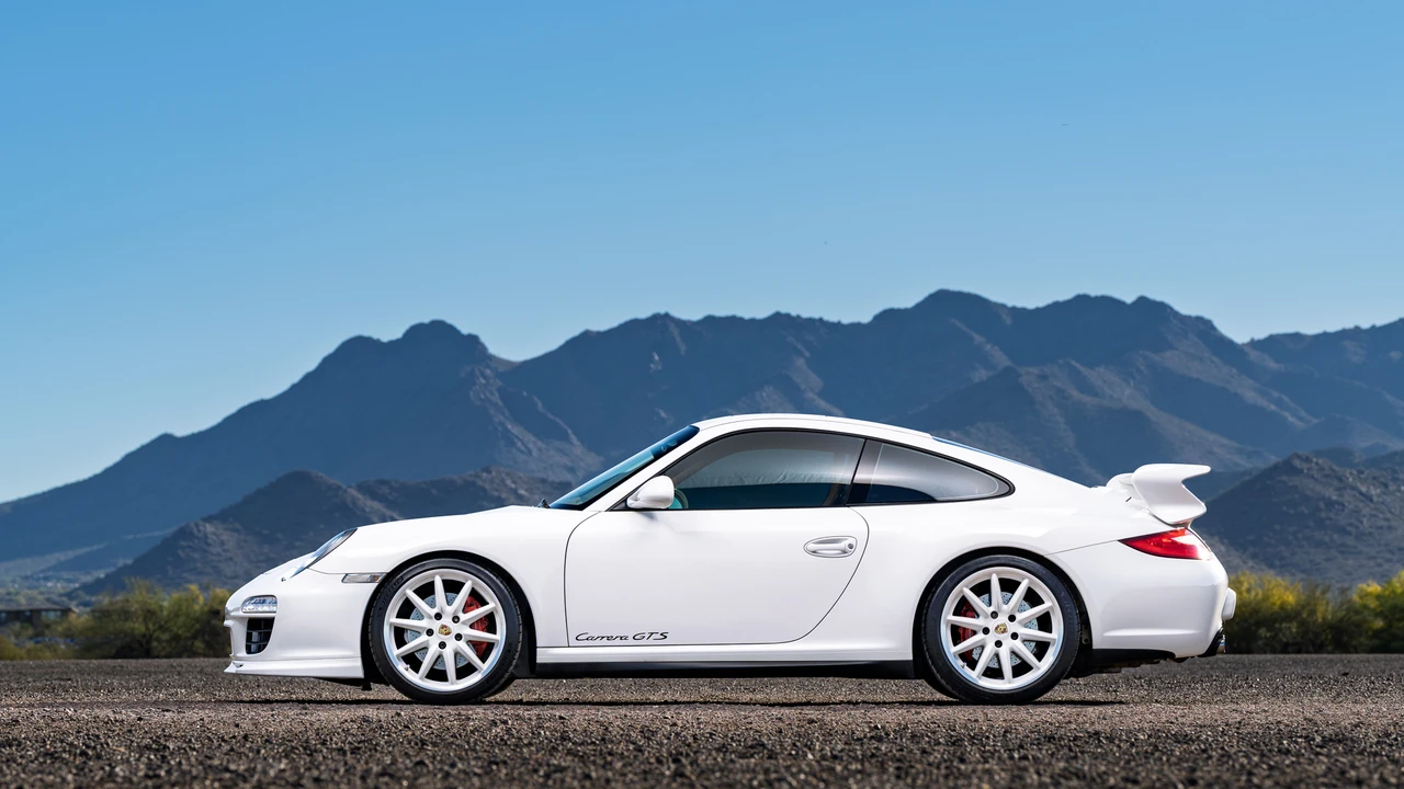 2011 Porsche 997 Carrera GTS - Image 14 of 31
