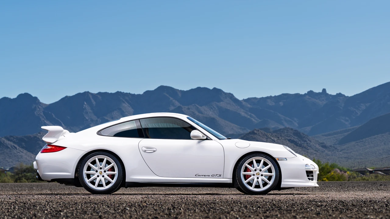2011 Porsche 997 Carrera GTS - Image 17 of 31